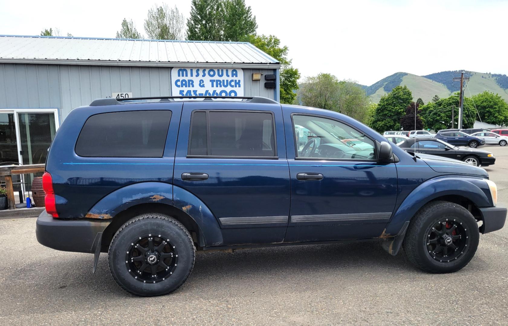 2005 Blue /GrAY Dodge Durango ST (1D4HB38N05F) with an 4.7L V8 engine, Automatic transmission, located at 450 N Russell, Missoula, MT, 59801, (406) 543-6600, 46.874496, -114.017433 - Looks a little rough but runs well. 4 Wheel Drive Works. 4.7V8 Engine. Automatic Transmission. 3RD Row Seating. Nice Wheels. Power Windows and Locks. Does have a Check Engine light on P0058. financing is NOT Available. - Photo#9